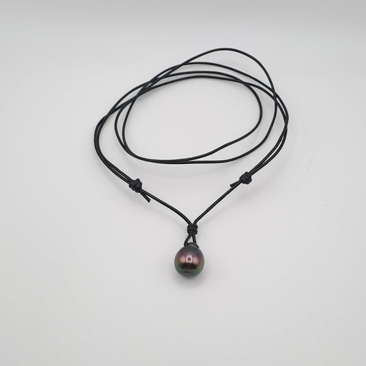 Collier en Cuir et Perle de Tahiti Semi-Baroque B (AA)