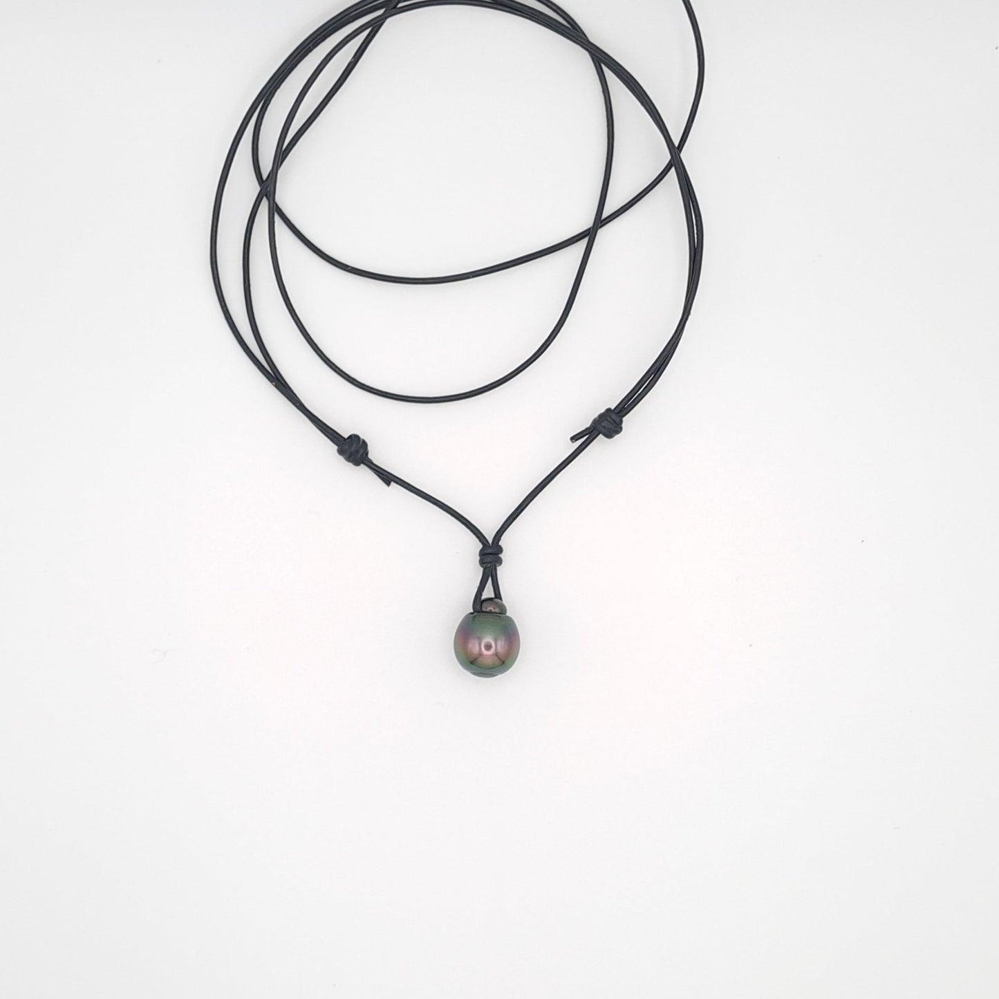 Collier en Cuir et Perle de Tahiti Semi-Baroque B (AA)