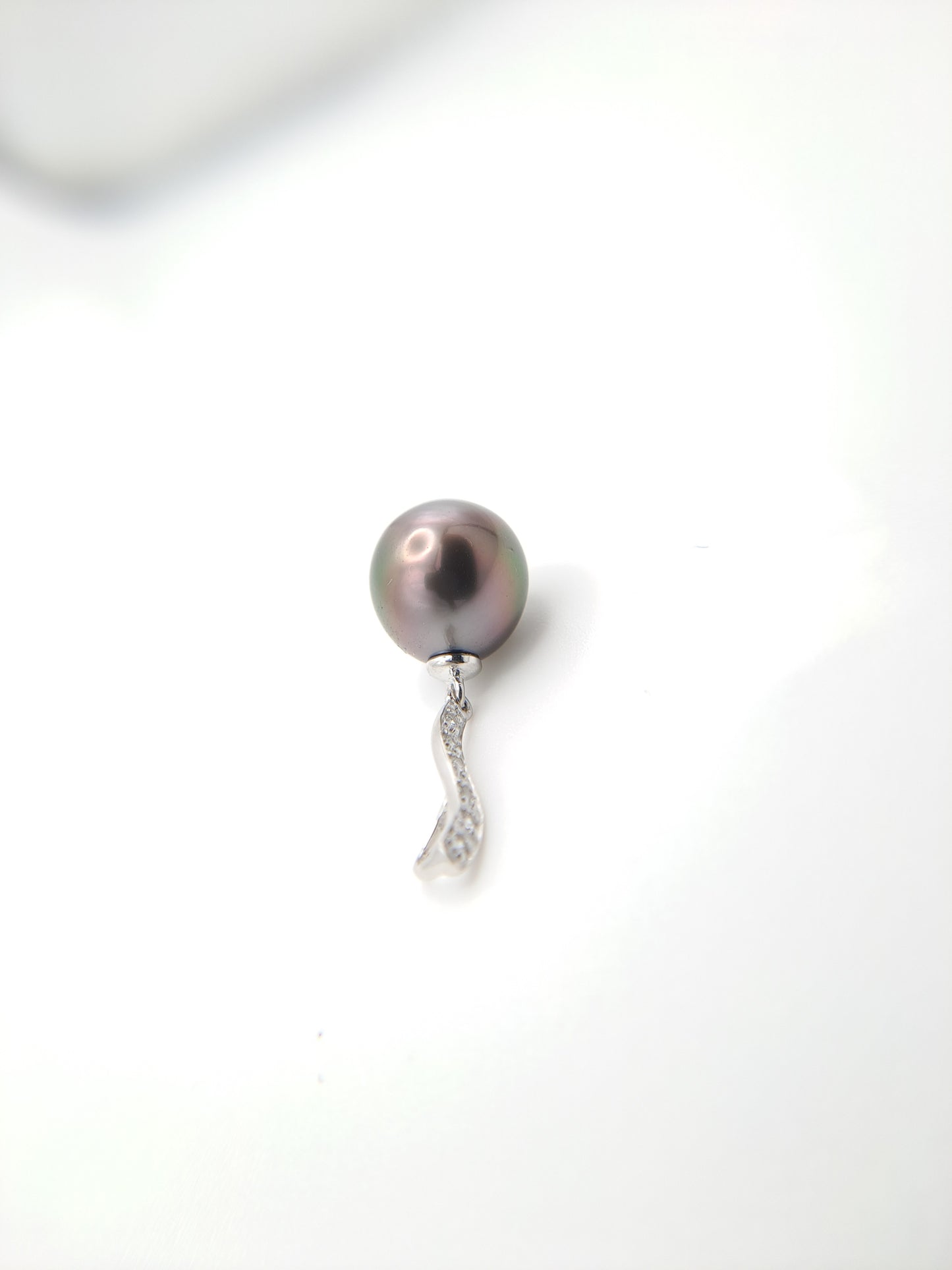 Pendentif en Argent et Perle de Tahiti Semi-Baroque C (A+)
