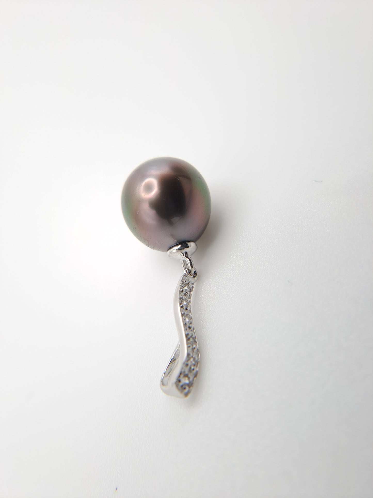 Pendentif en Argent et Perle de Tahiti Semi-Baroque C (A+)