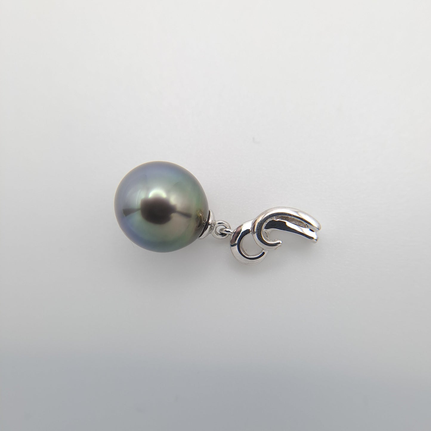 Pendentif en Argent et Perle de Tahiti Semi-Baroque C (A+)