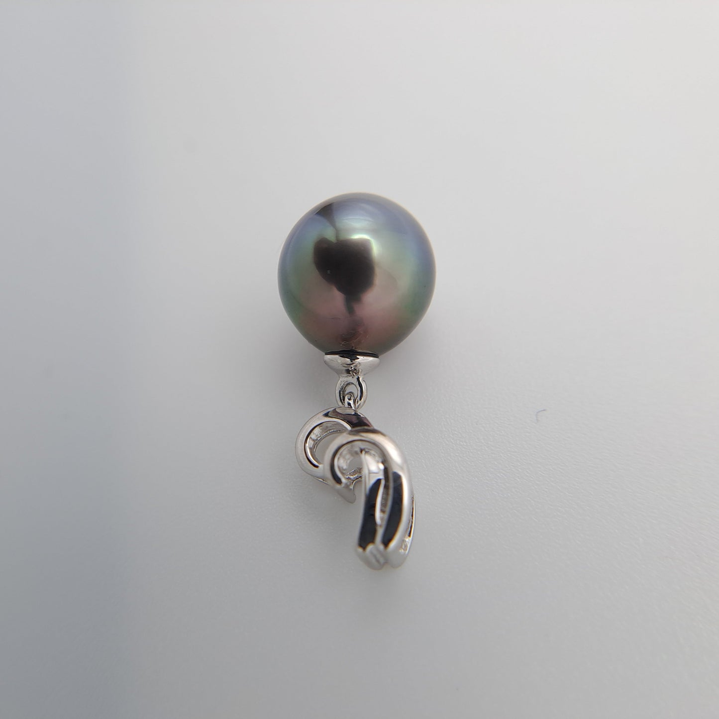 Pendentif en Argent et Perle de Tahiti Semi-Baroque C (A+)