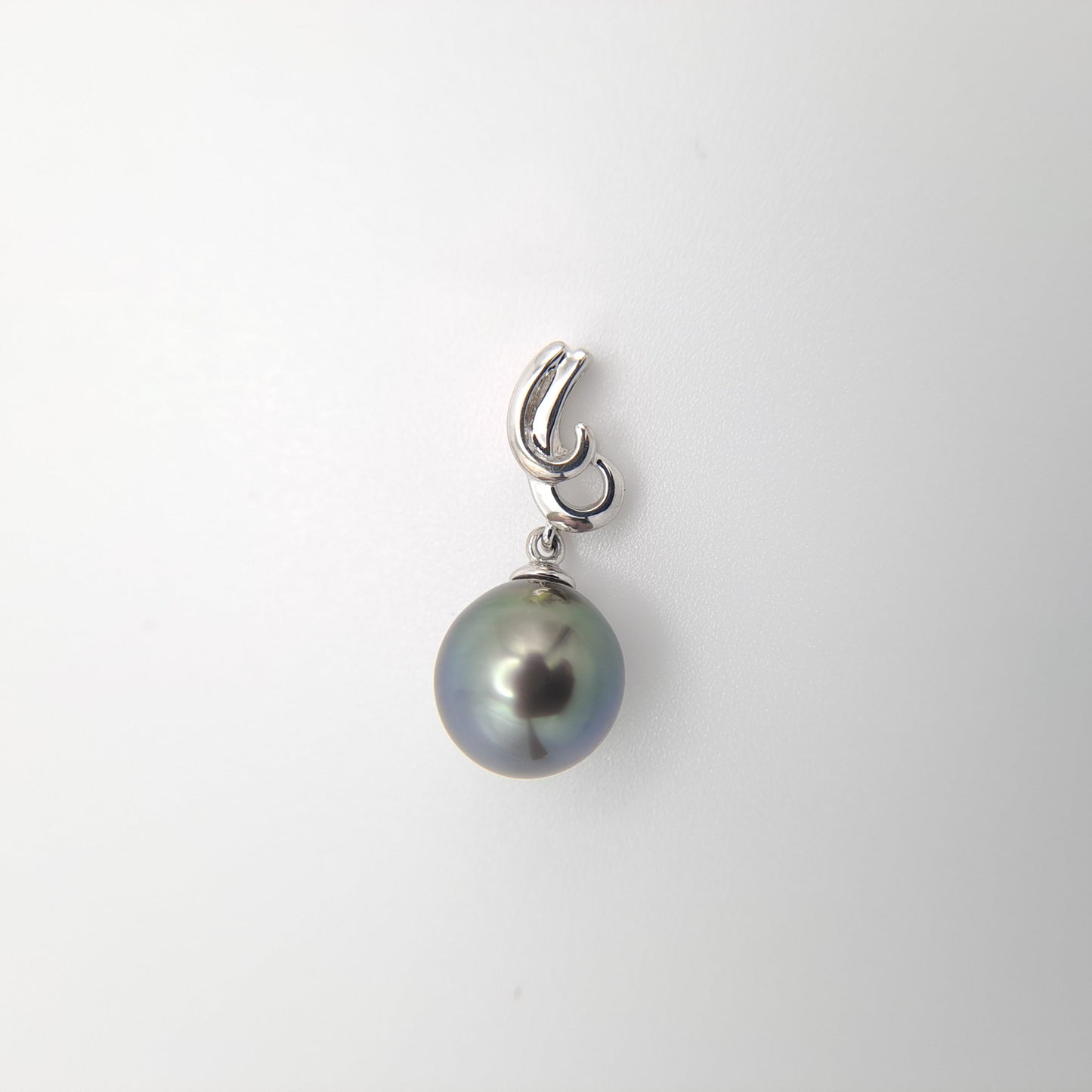 Pendentif en Argent et Perle de Tahiti Semi-Baroque C (A+)