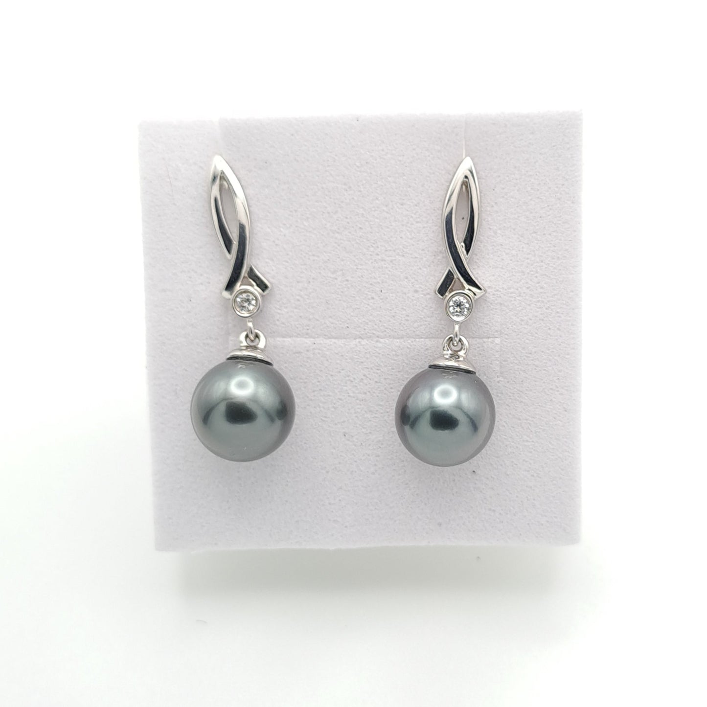 Boucles d'oreilles en Argent et 2 Perles de Tahiti Rondes C (A+)