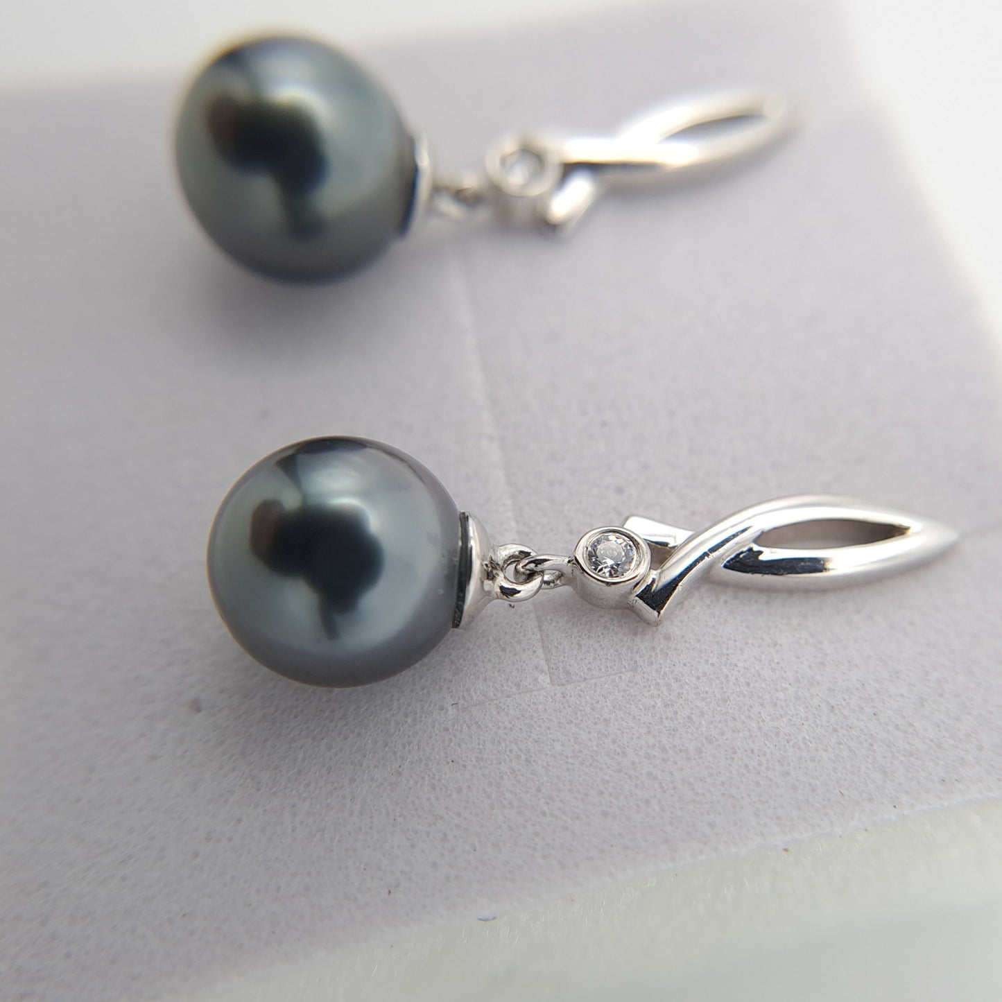 Boucles d'oreilles en Argent et 2 Perles de Tahiti Rondes C (A+)