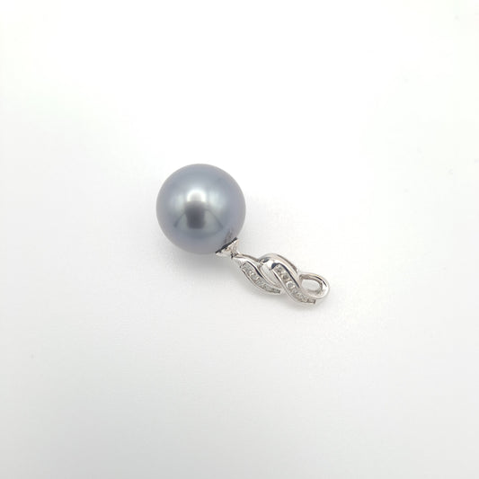 Pendentif en Or blanc 14K + 11 Diamants et 1 Perle de Tahiti Ronde B/C