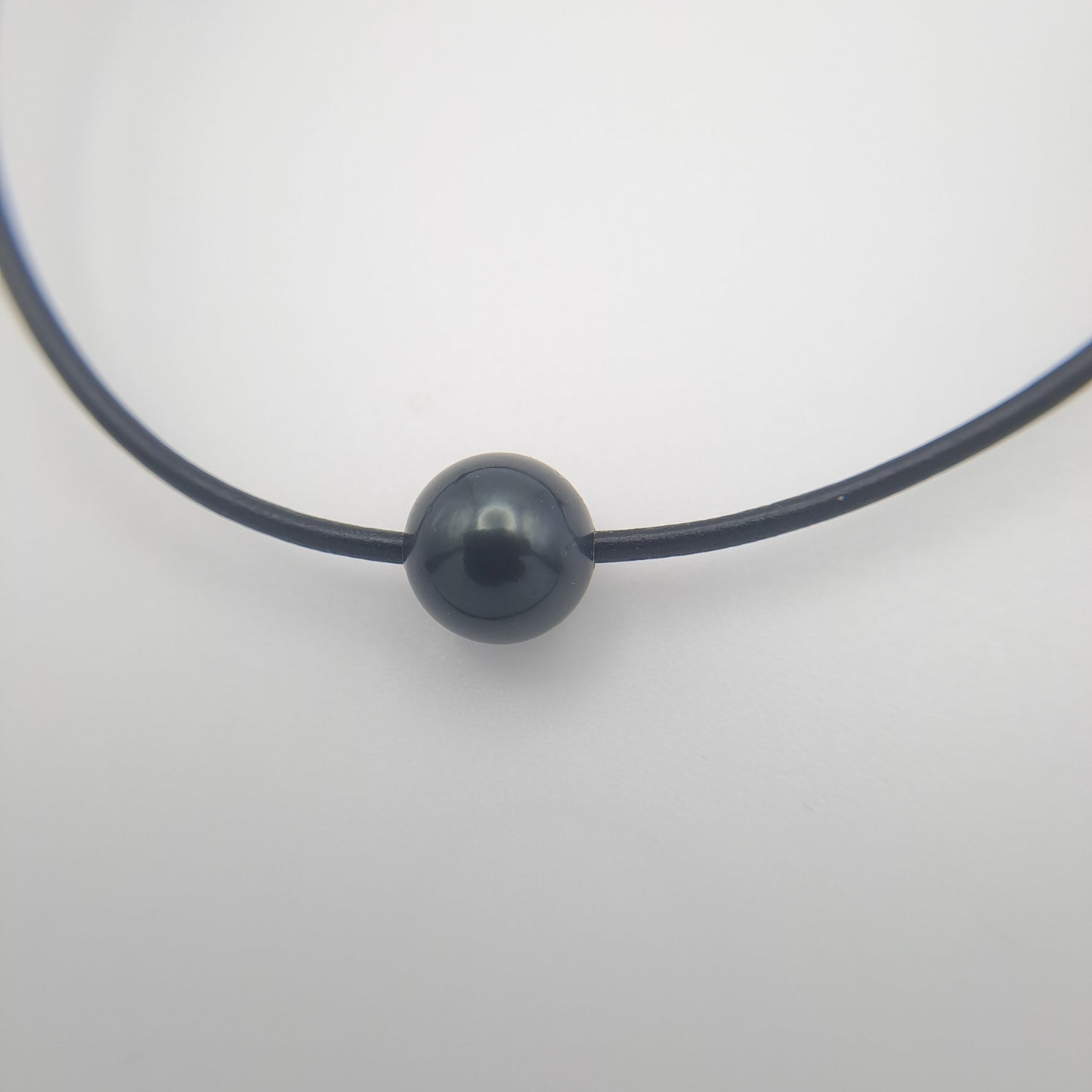 Bracelet en Cuir et Perle de Tahiti Ronde noire D