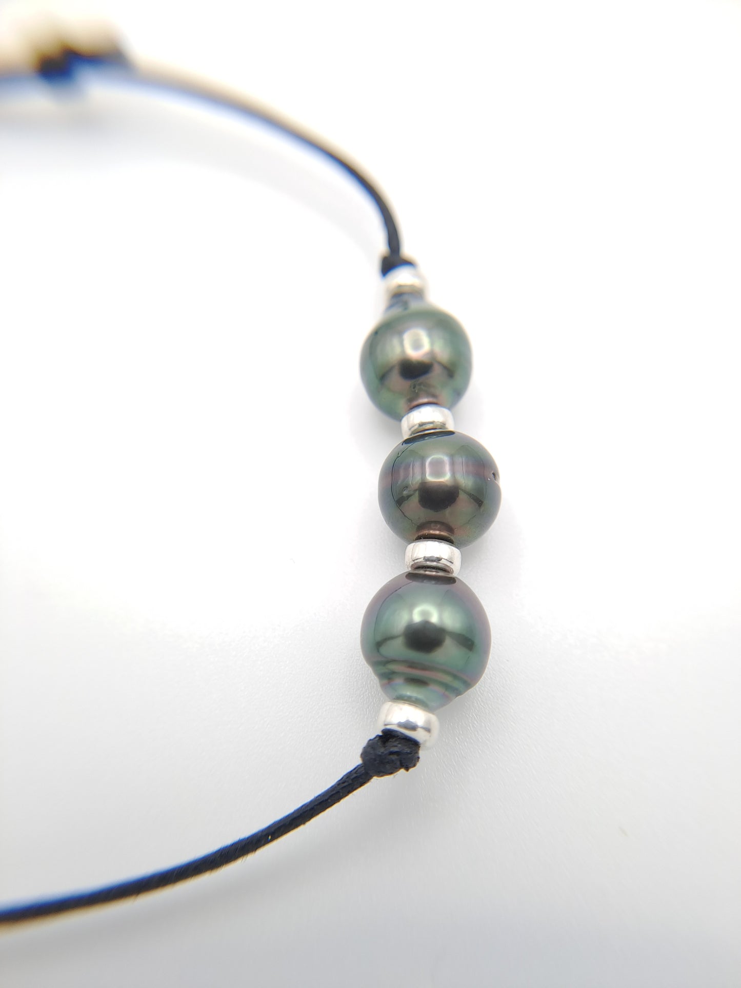 Bracelet en coton ciré et 3 Perles de Tahiti Cerclées B/C