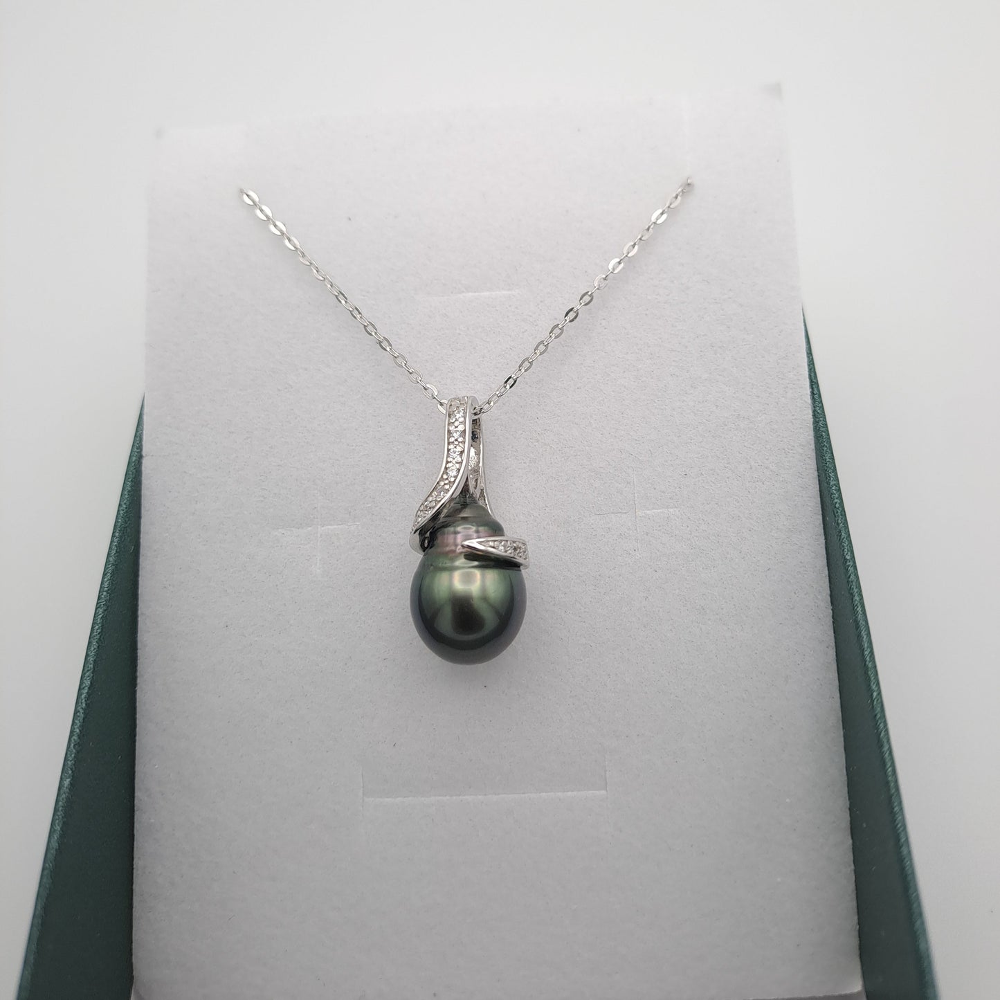 Pendentif en argent avec oxydes et perle de tahiti