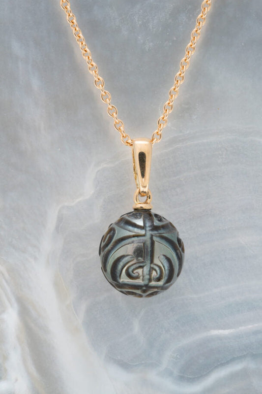 Pendentif en OR 18 carats avec perle de Tahiti Gravée