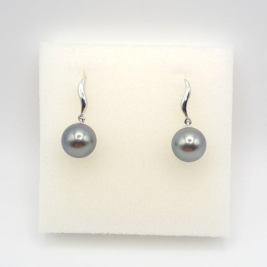 Boucles d'oreilles en Or blanc 18K et 2 Perles de Tahiti Rondes B (AA)