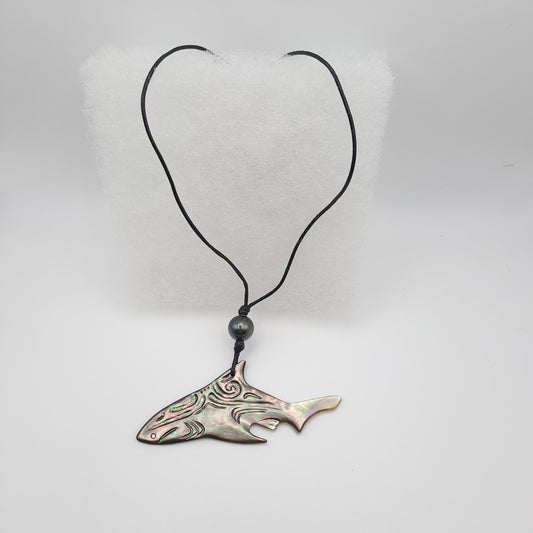 Collier en Cuir, Nacre et Perle de Tahiti Ronde C (A+)
