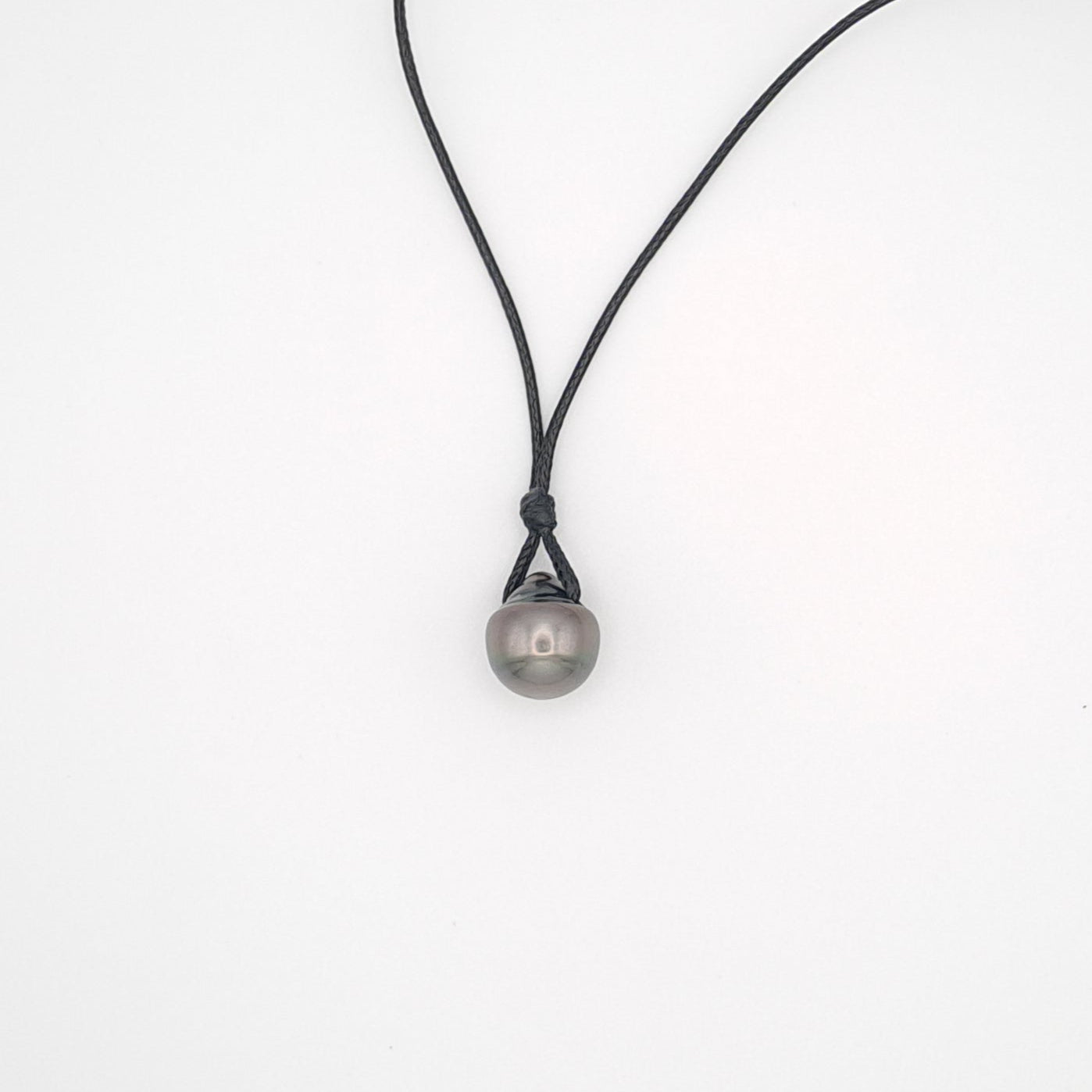 Collier en Coton ciré et Perle de Tahiti Cerclée C (A+)