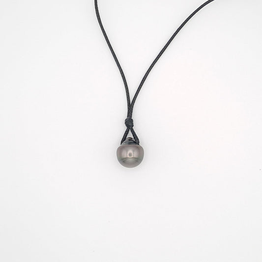Collier en Coton ciré et Perle de Tahiti Cerclée C (A+)