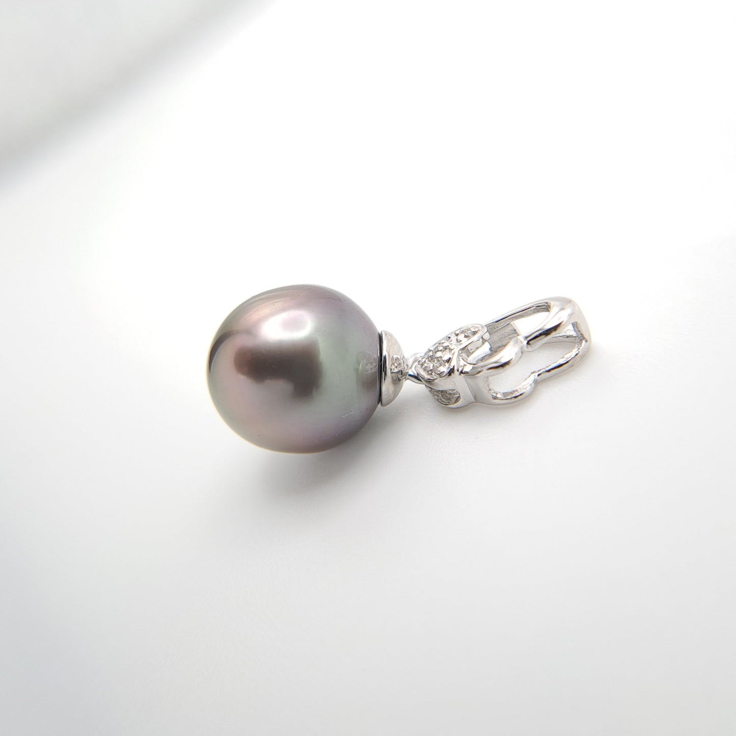 Pendentif en Argent et Perle de Tahiti Semi-Baroque C (A+)