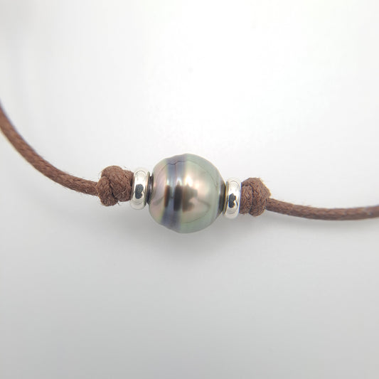 Bracelet en Coton Ciré et Perle de Tahiti Cerclée C (A+)