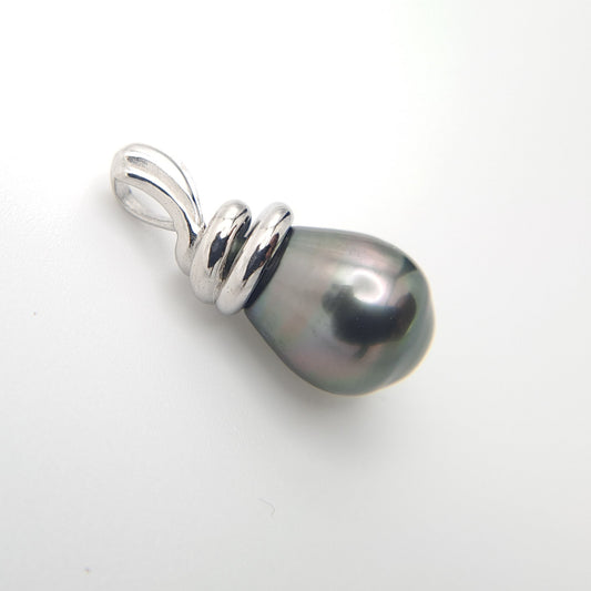 Pendentif en Argent et Perle de Tahiti Poire – Élégance Naturelle