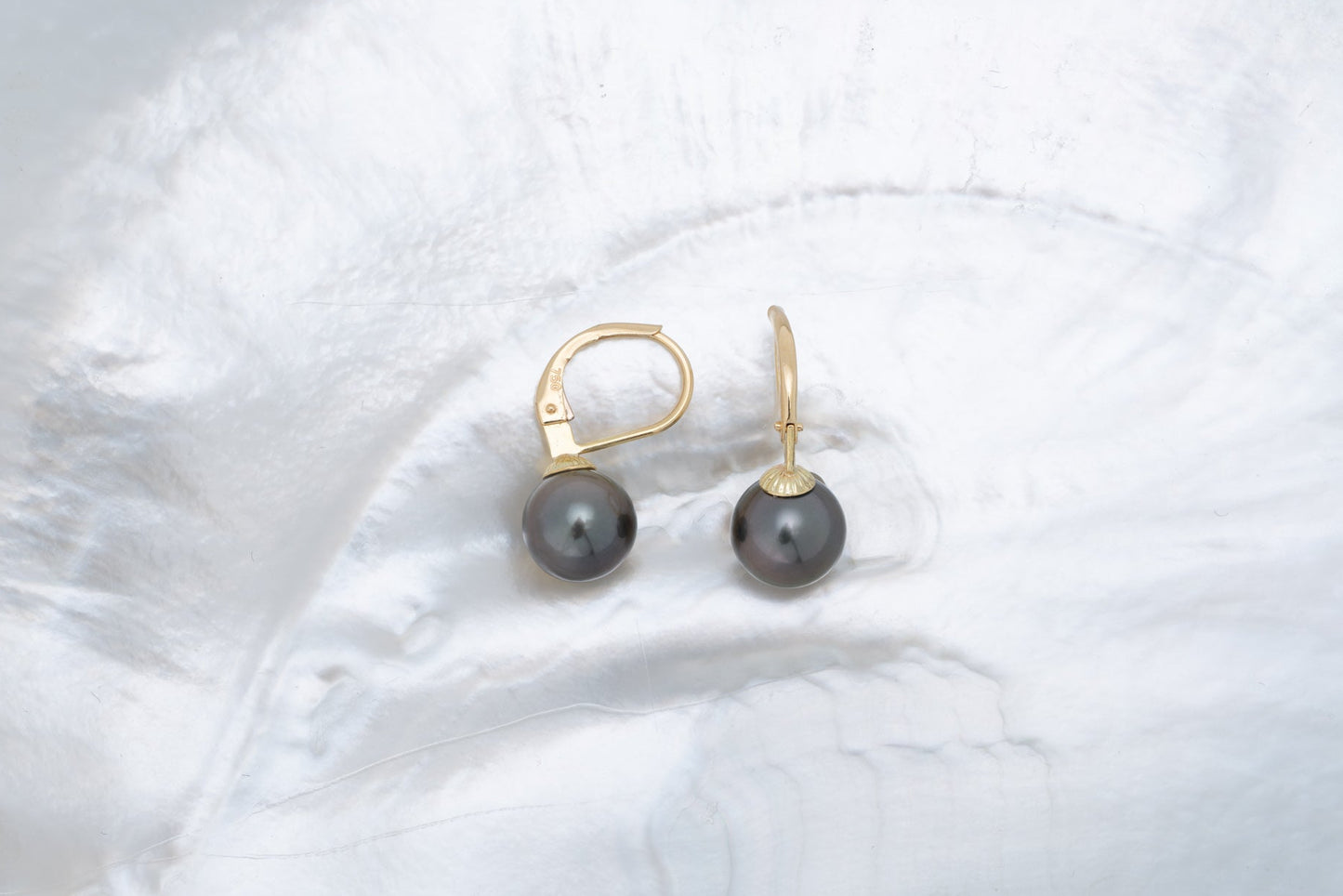 Silver earrings with 2 round Tahitian pearls, grade C (A+)