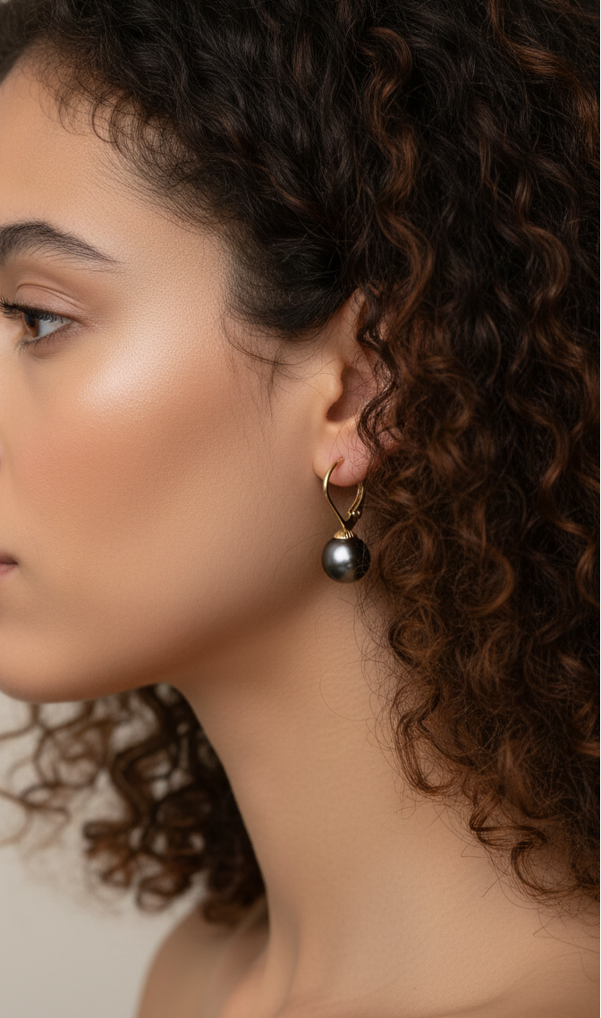 Silver earrings with 2 round Tahitian pearls, grade C (A+)