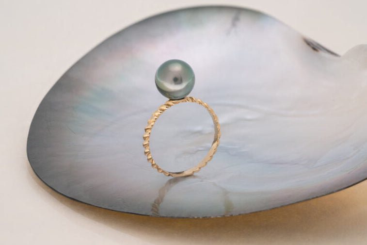 Bague en OR 18 carats et perle de Tahiti collection BORA