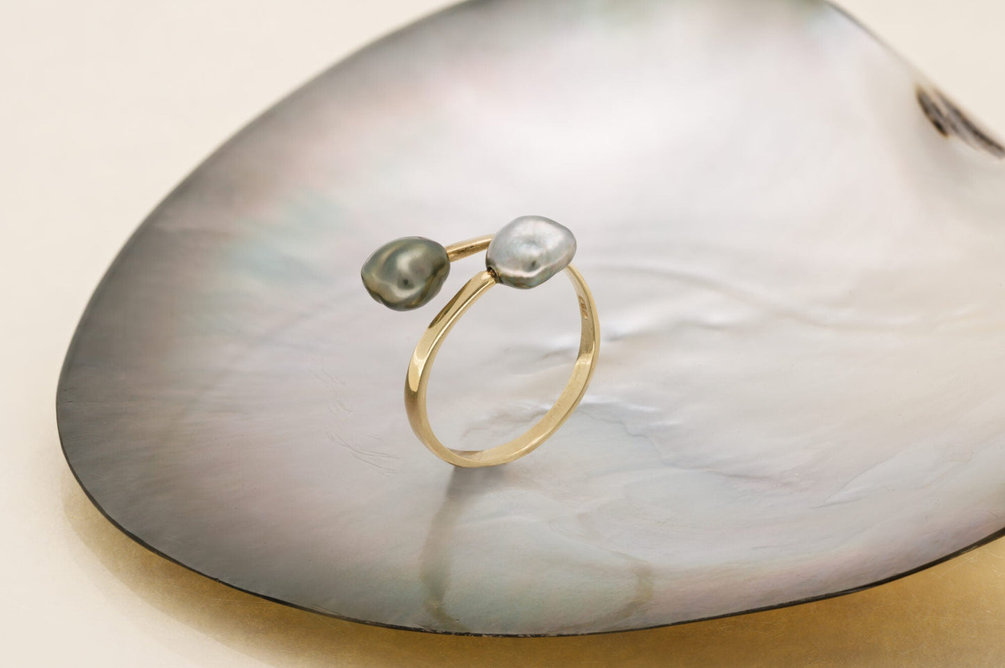 Bague en or 18 carats avec keishis de Tahiti collection MOOREA