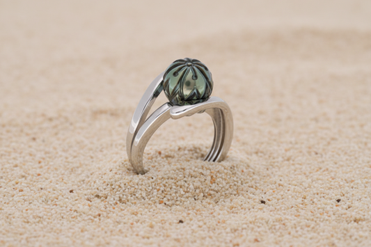 Bague en argent avec perle de tahiti gravée collection MAUPITI