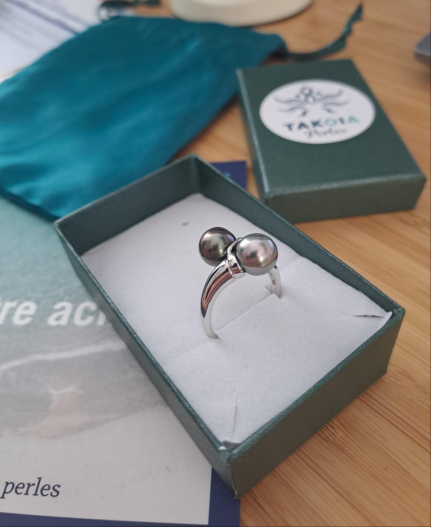 Bague en argent avec 2 perles de tahiti collection Manihi