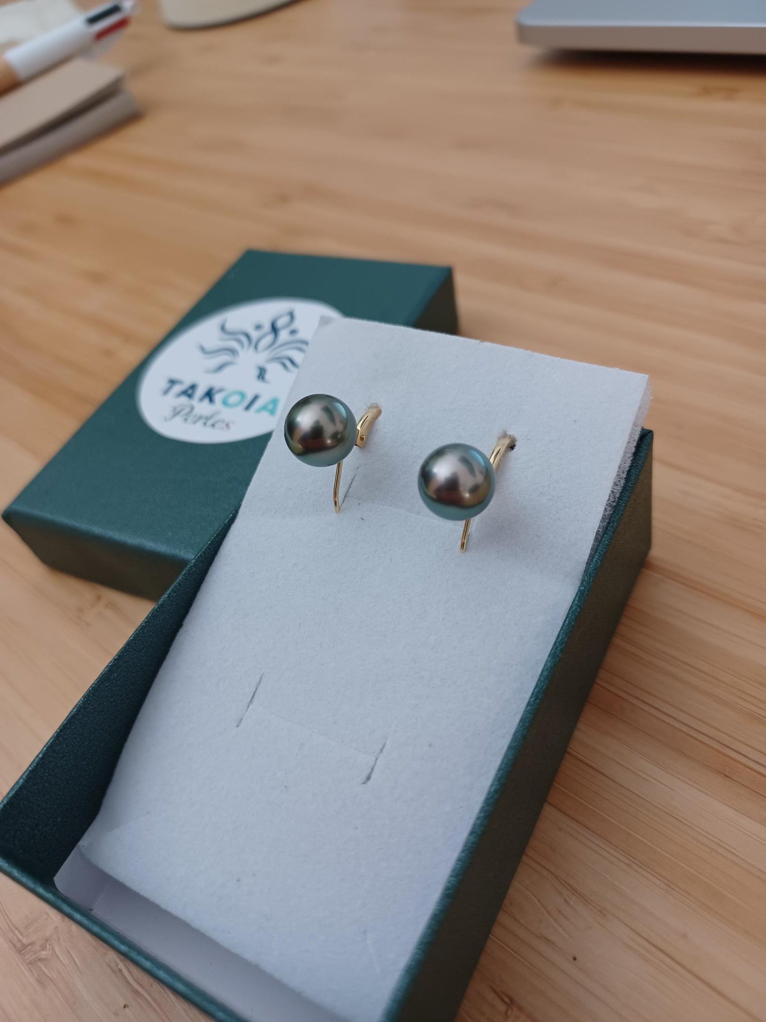 Boucle d'oreilles en OR et perle de tahiti