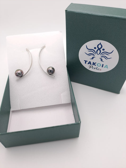 Silver earrings with 2 round Tahitian pearls, grade C (A+)