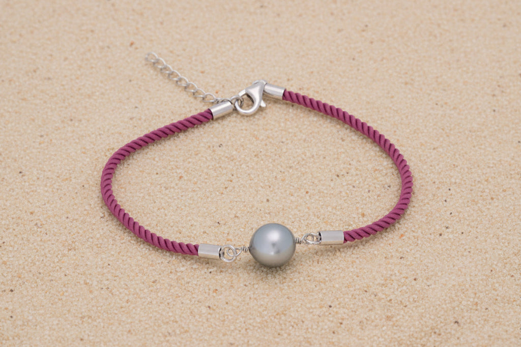Bracelet coton soyeux de couleur rose avec une perle de tahiti ovale