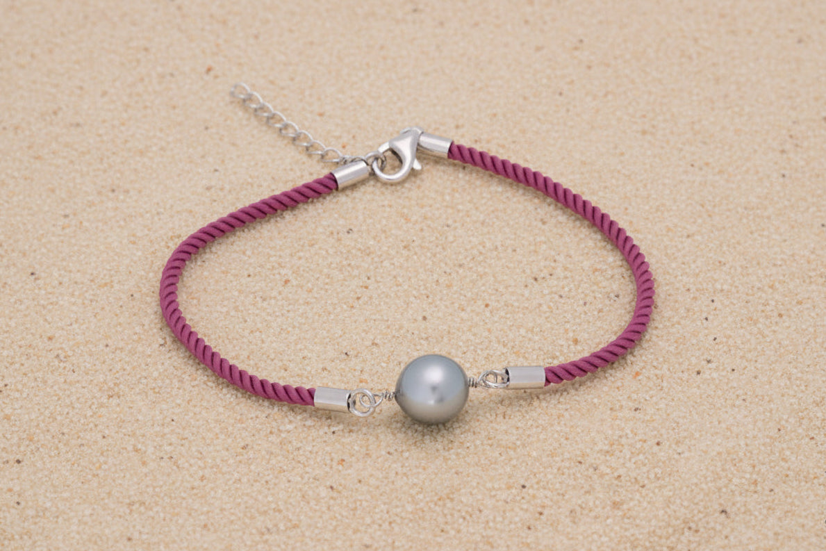 Bracelet coton soyeux de couleur rose avec une perle de tahiti ovale