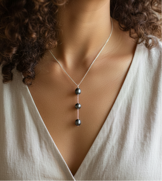 Collier en argent 925 avec 3 perles de Tahiti amovible sur le collier grâce  un système de silicone Collection TORU - TAKOIA PERLES