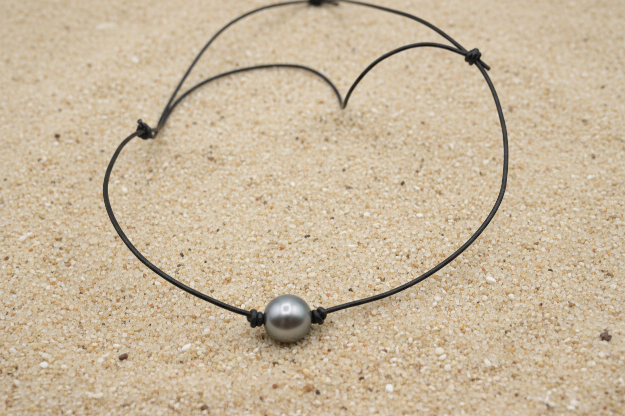 Collier en Cuir et Perle de Tahiti Cerclée  TAKOIA PERLES
