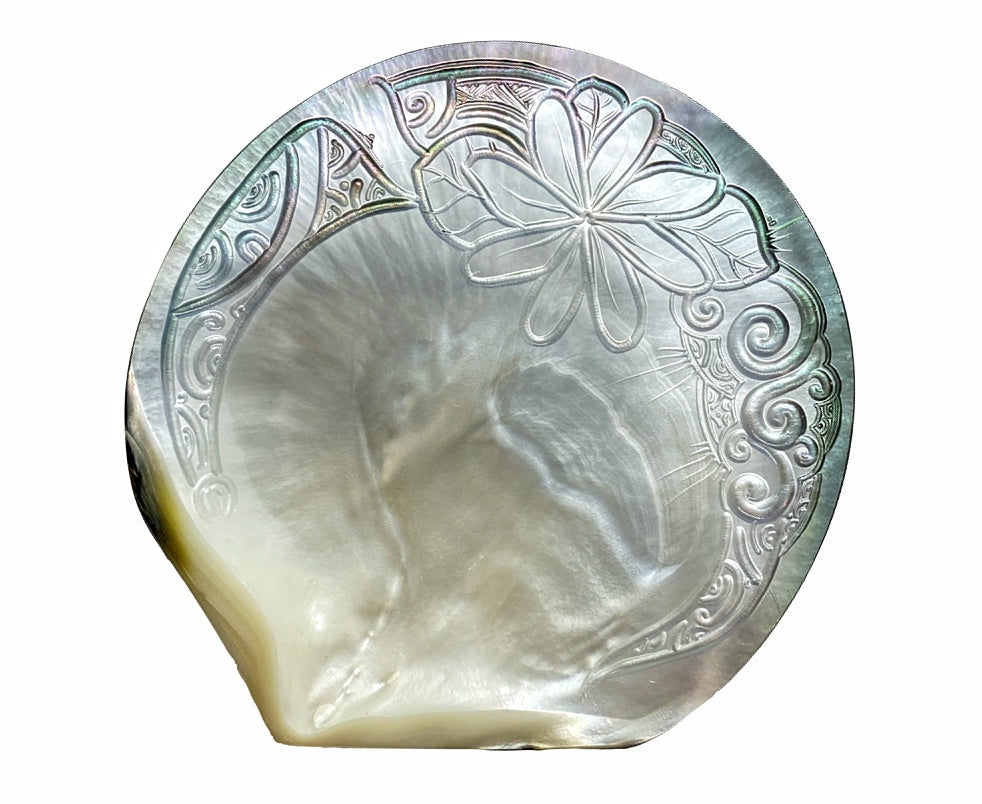 Huitre tahiti gravée avec une TIARE - TAKOIA PERLES