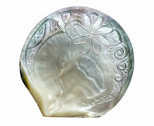 Huitre tahiti gravée avec une TIARE - TAKOIA PERLES