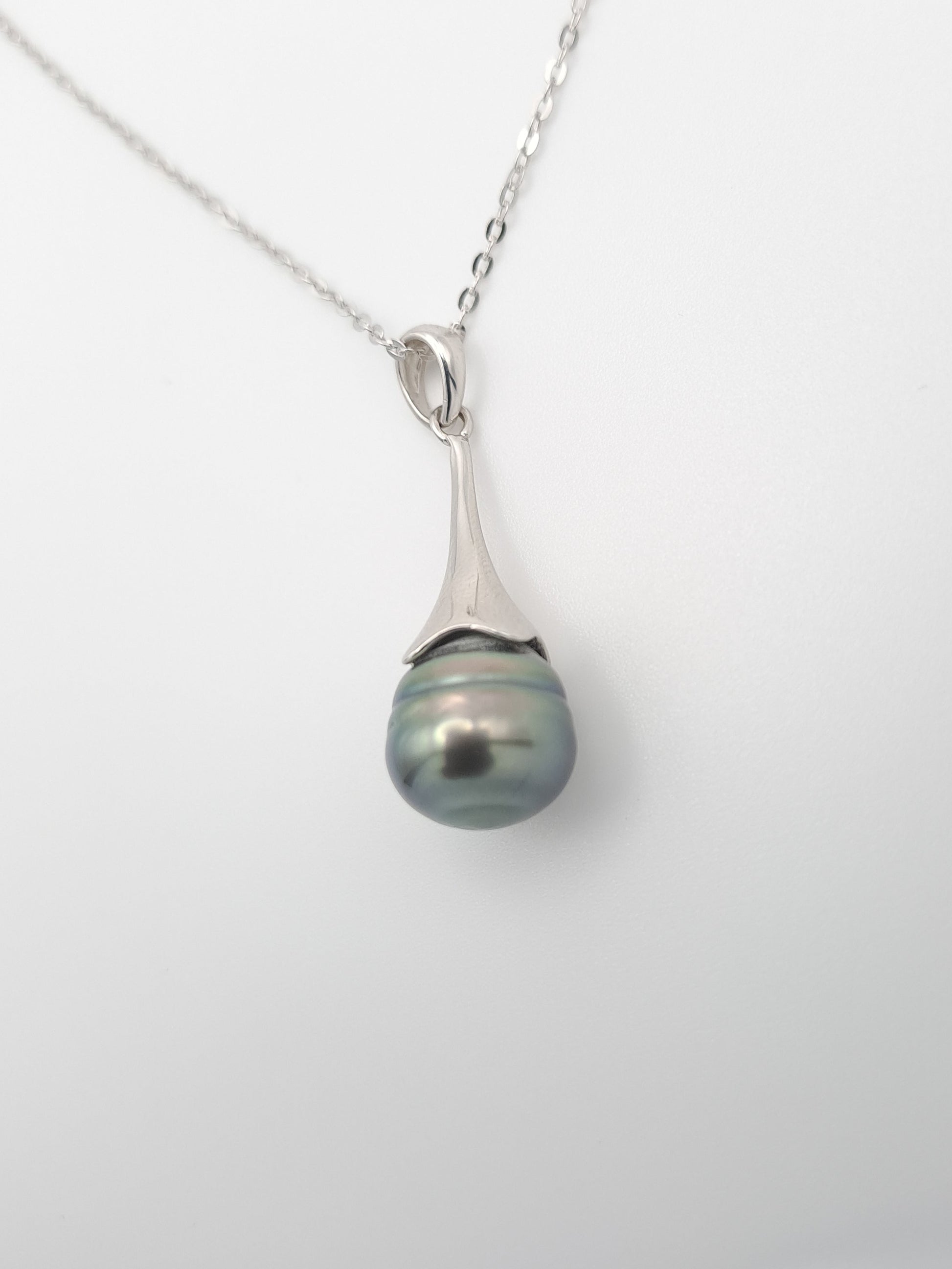 Pendentif en argent et perle de Tahiti 