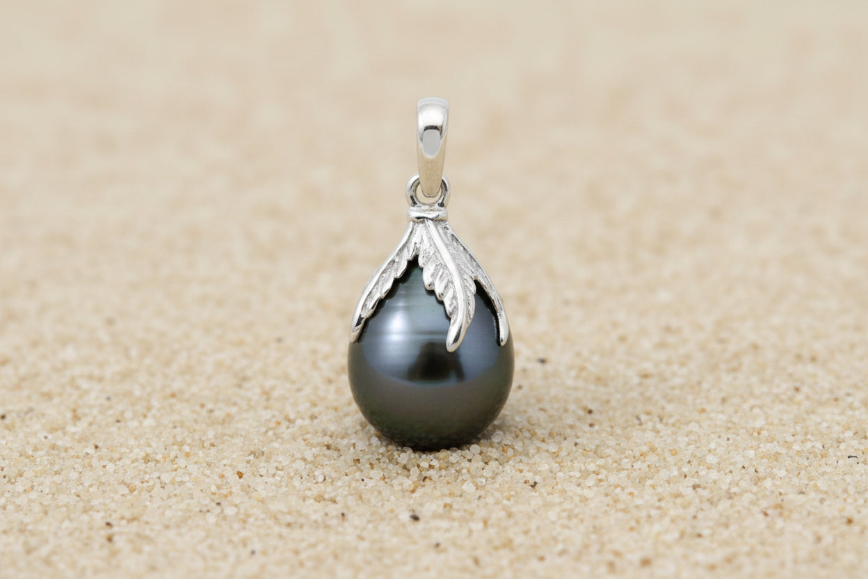 Pendentif en argent en forme de feuille et perle de Tahiti