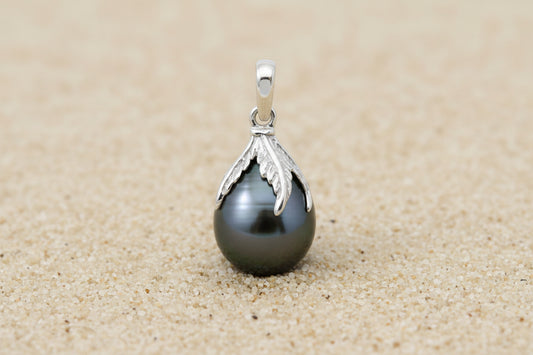 Pendentif en argent en forme de feuille et perle de Tahiti