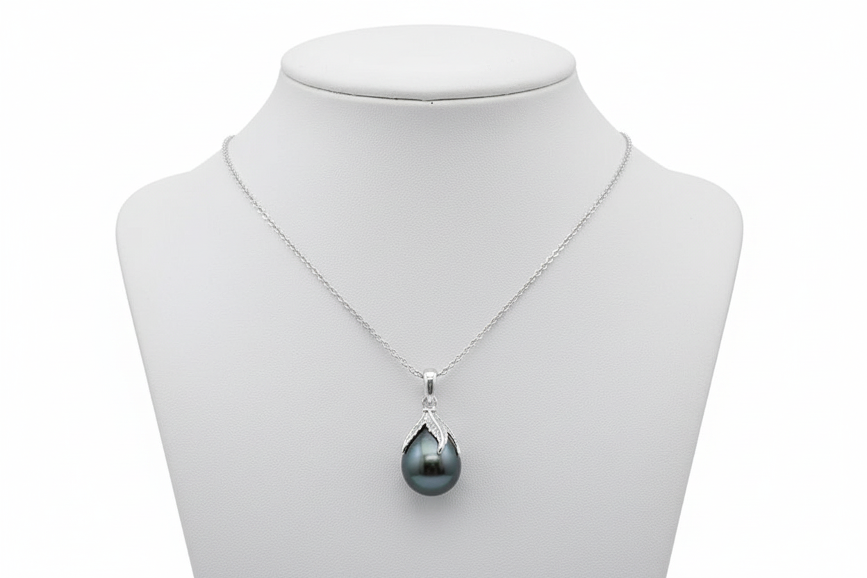 Pendentif en argent en forme de feuille et perle de Tahiti