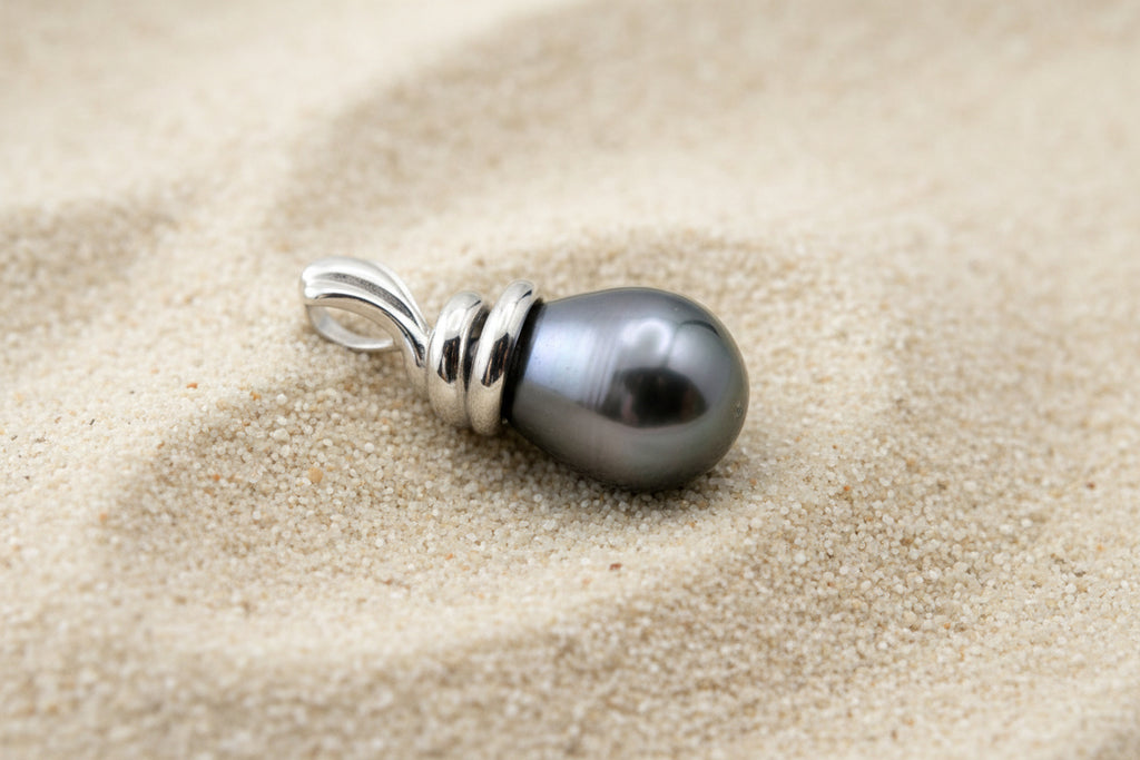 Pendentif en Argent et Perle de Tahiti Poire – Élégance Naturelle TAKOIA PERLES