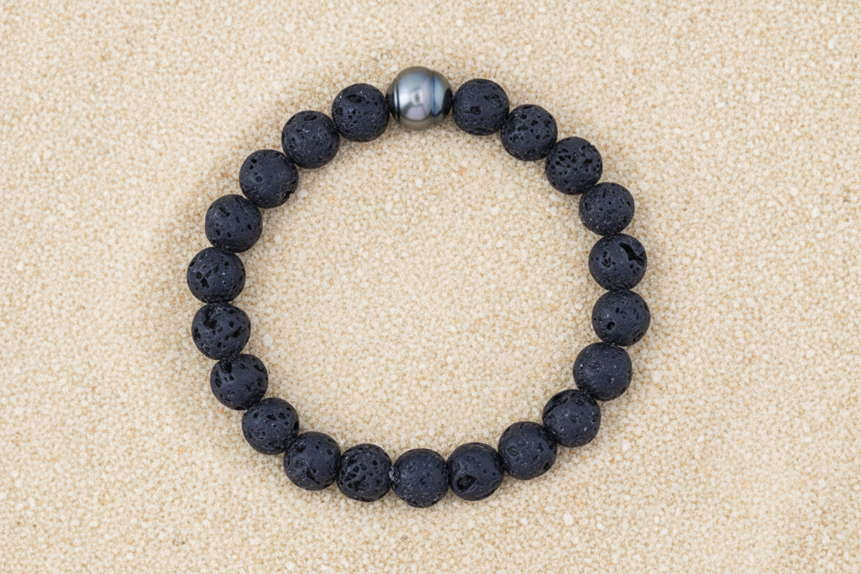 Bracelet avec des perles de lave et 1 perle de Tahiti collection AHI