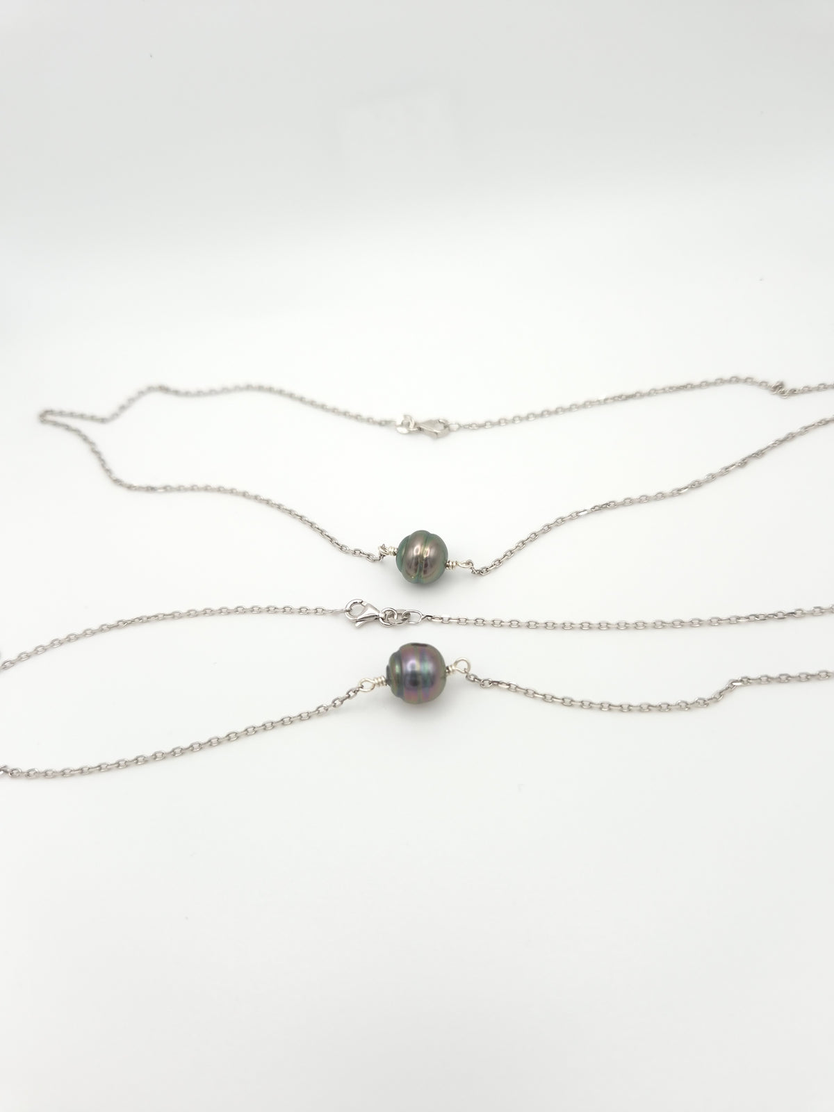 Silver Necklace with Circled Tahitian Pearl – Authentic Elegance